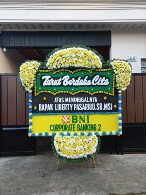 Papan Bunga Duka di Tugu Utara