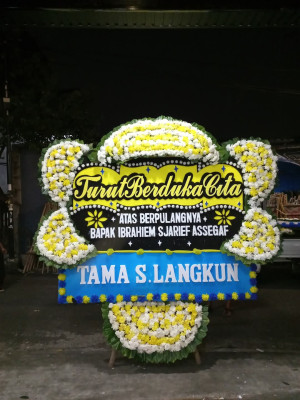 Papan Bunga Duka di Tugu Utara