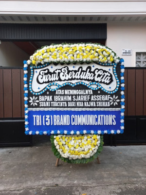 Papan Bunga Duka di Tugu Utara